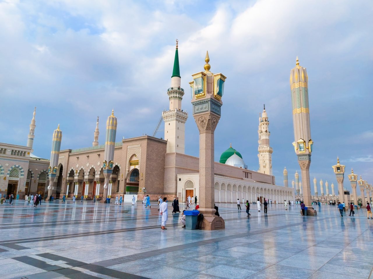 Discover the Comfort and Joy of a 5-Star Umrah packages